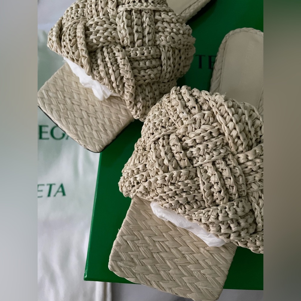 Authentic Bottega Veneta LIDO Sandals
